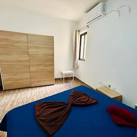 Seaside Duplex Apartament St Paul's Bay